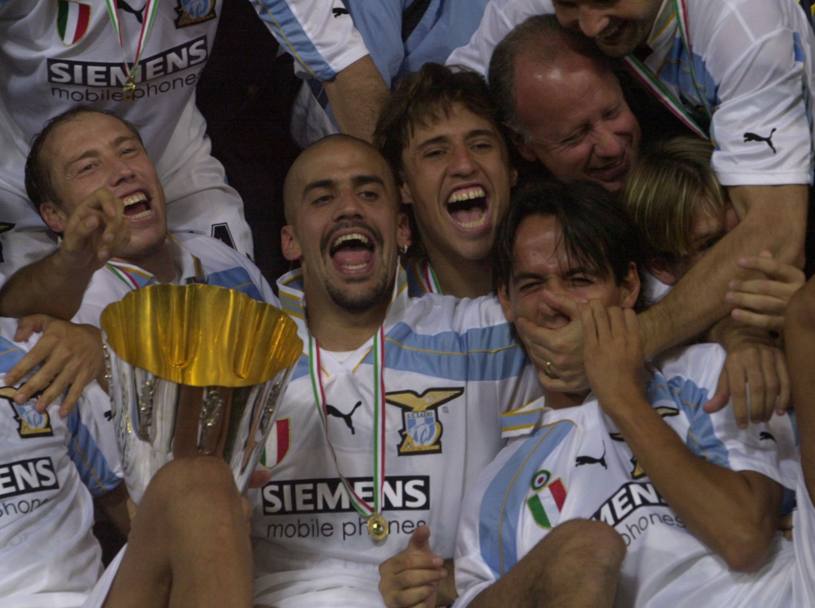 Guidata da Eriksson e Mancini, la Lazio conquista la Supercoppa italiana 2000 battendo l’Inter (Ap)